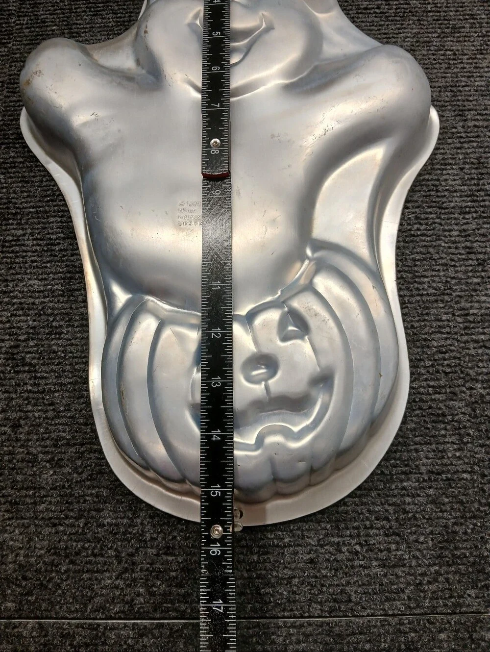 VTG 1998 Wilton Cast Aluminum Cake Pan 